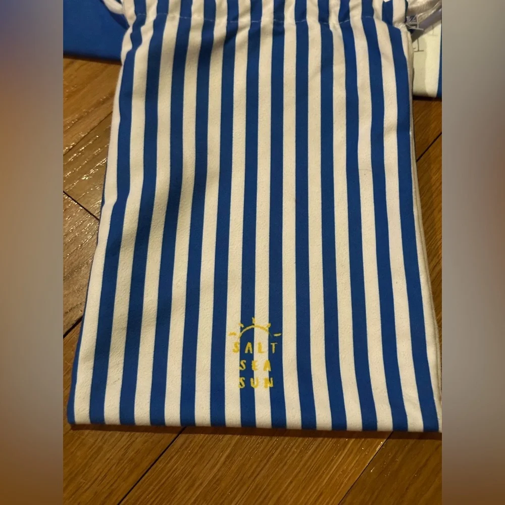 QUICK DRY TOWEL WITH DRAWSTRING BAG